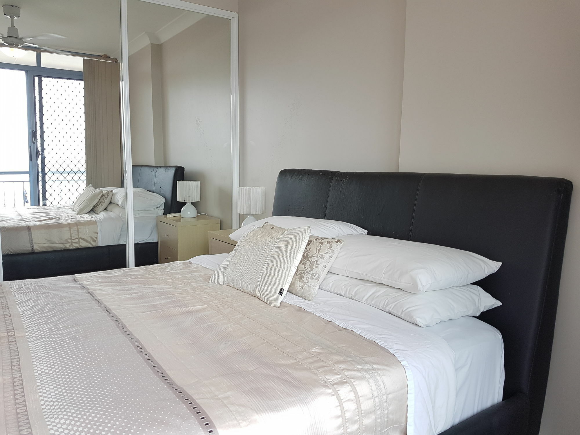 Newcastle Short Stay Accommodation - Sandbar Newcastle Beach Екстериор снимка